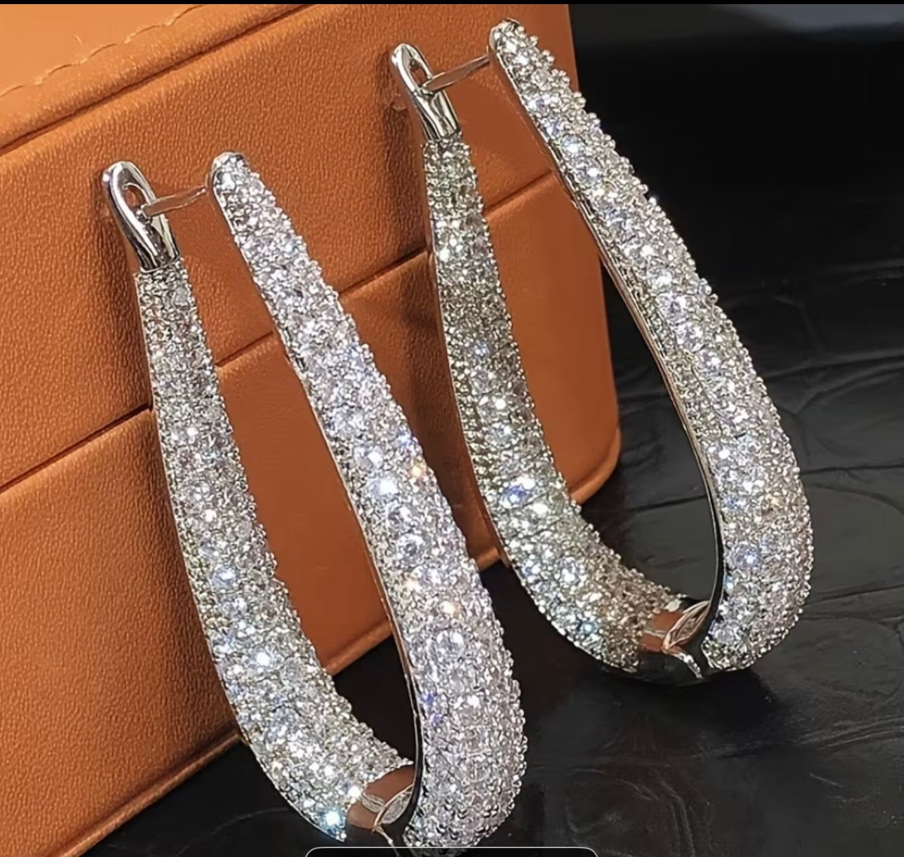 Boucles gouttes strass argentées