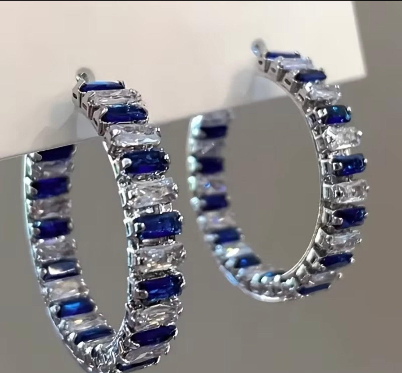 Mini créoles argentées pierres bleues