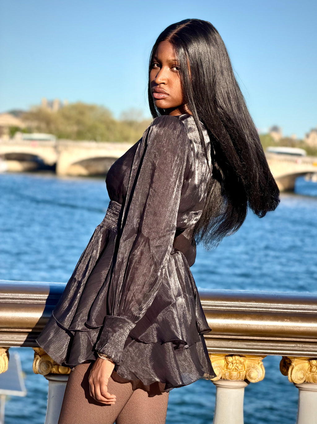 Robe mini métallisée à volants