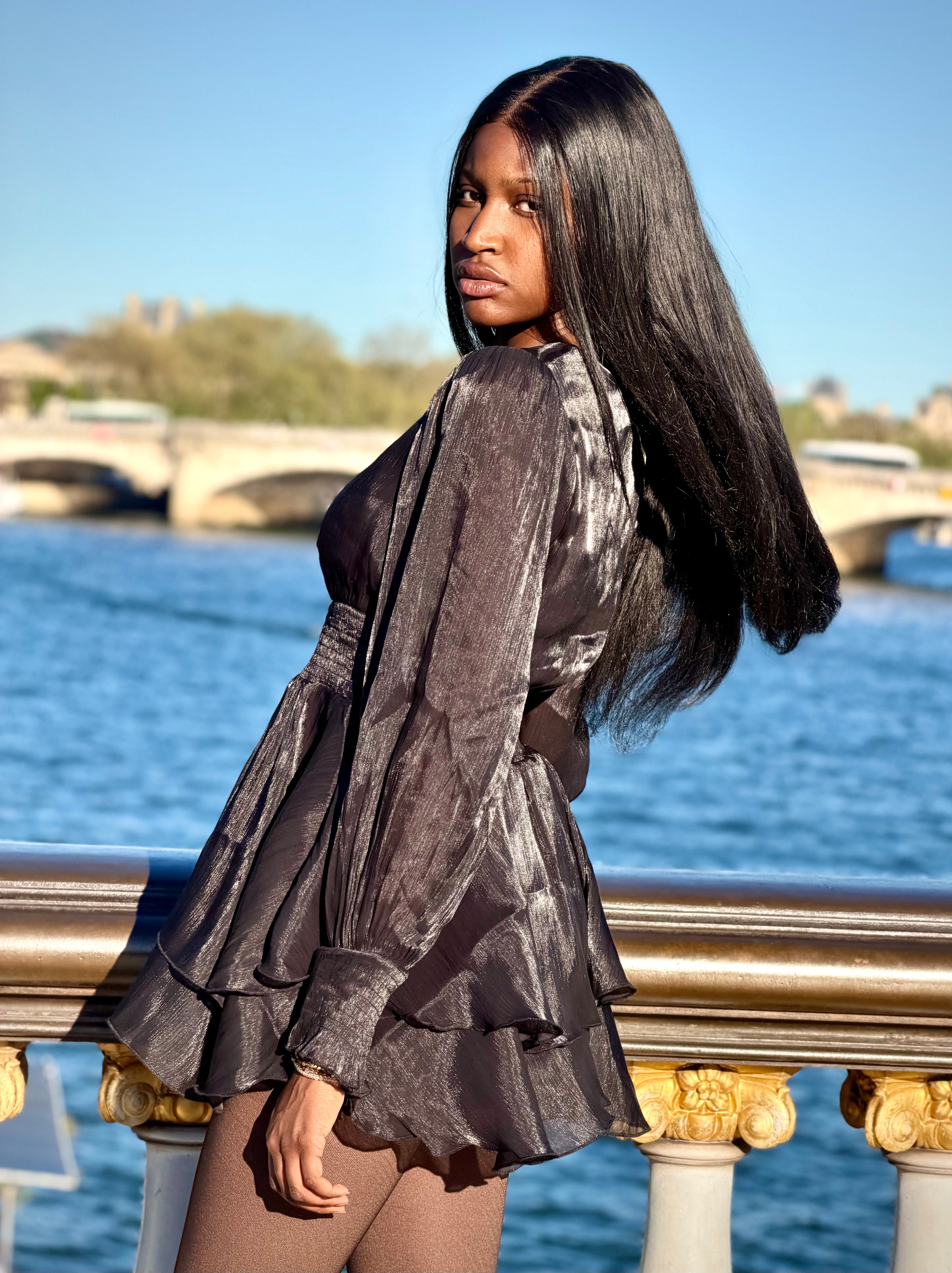 Robe mini métallisée à volants
